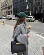 Luźny sweter dzianinowy Xia z szalikiem