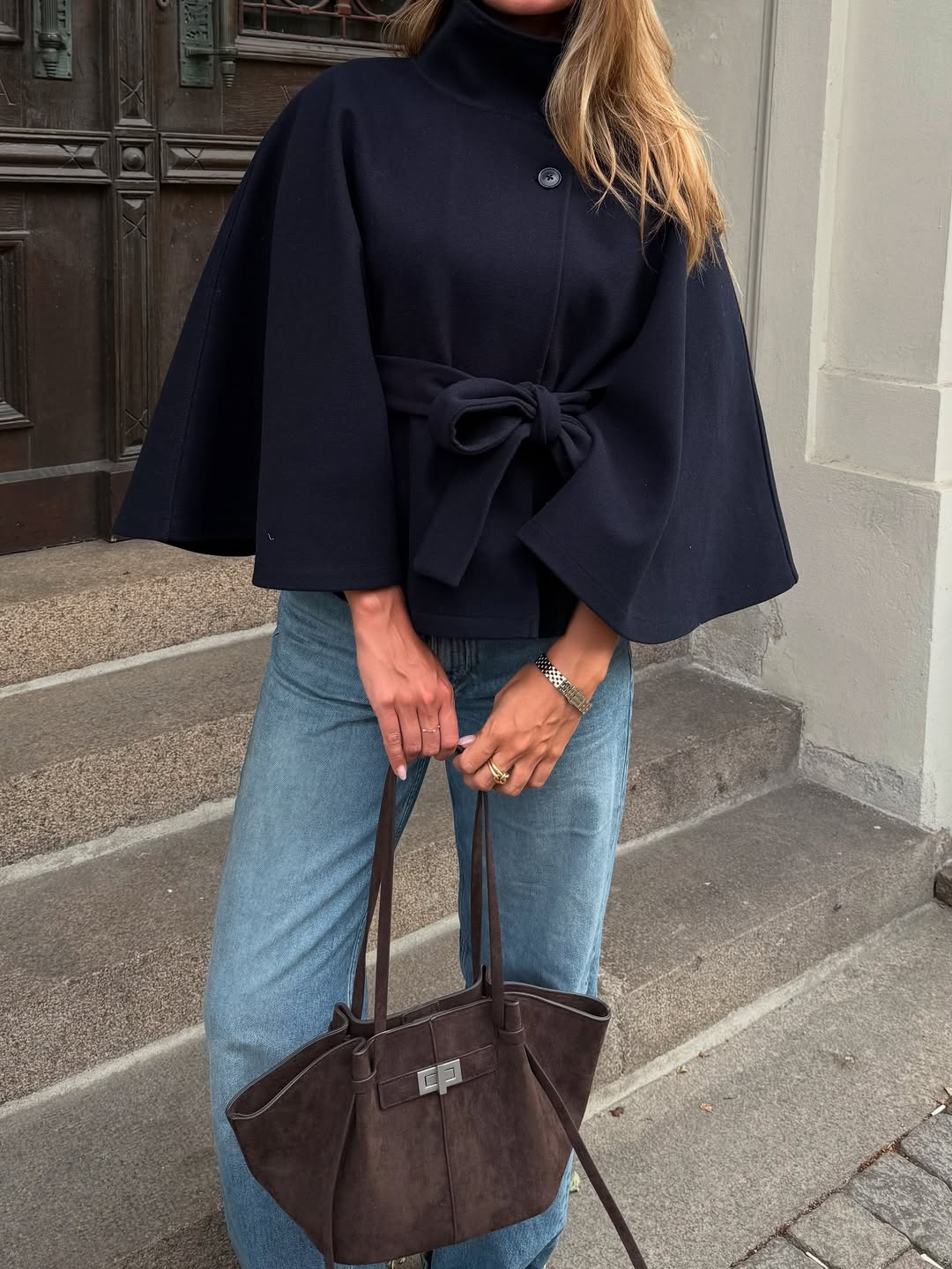 Gianna Elegancka Kurtka Peleryna z Wysokim Kołnierzem i Paskiem