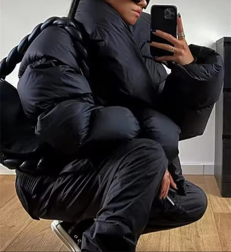 Damska kurtka puchowa z kołnierzem typu funnel