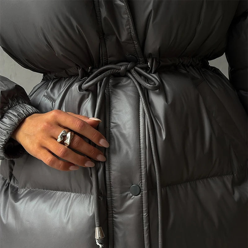 Pikowana kurtka z kapturem i ściągaczem Larysa