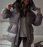 Pikowana kurtka z kapturem i ściągaczem Larysa