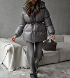 Pikowana kurtka z kapturem i ściągaczem Larysa